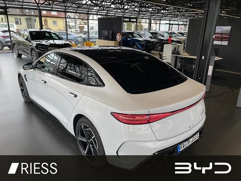 Neu BYD Seal 389 kW (530 PS) 2025 Polar white Limousine