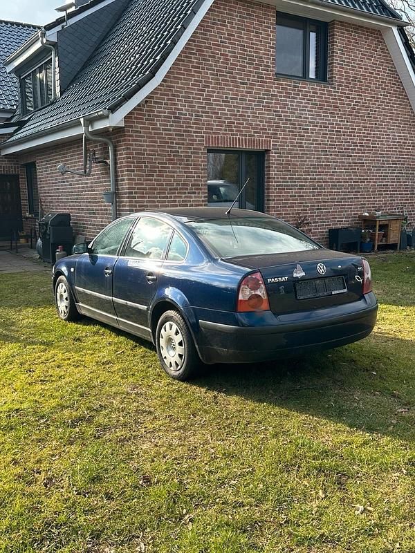 Gebraucht VW Passat 116 PS (85 kW) 2001 Blau Limousine