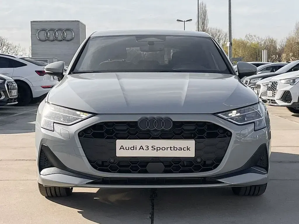 Używany Audi A3 Advanced 150 KM (110 kW) 2026 Szary Sedan/Limuzyna