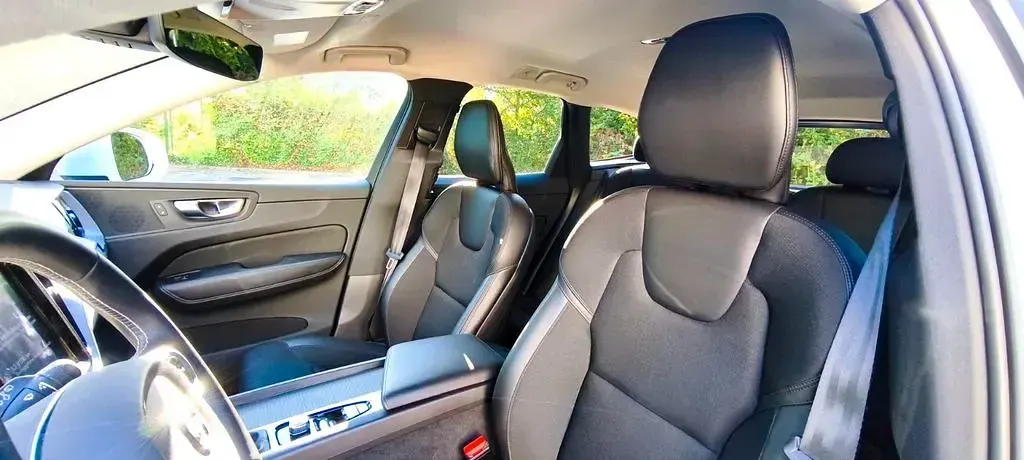 Gebraucht Volvo XC60 Momentum 150 PS (110 kW) 2019 Weiß SUV