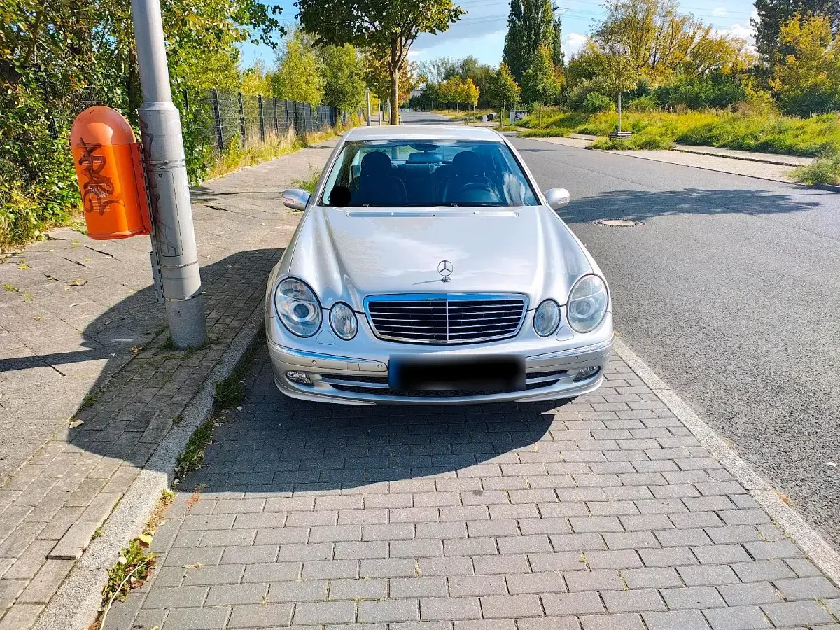 Gebraucht Mercedes E270 177 PS (130 kW) 2005 Grau Limousine
