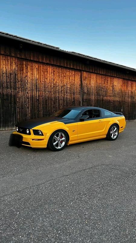 Gebraucht Ford Mustang GT 305 PS (224 kW) 2005 Gelb Coupé