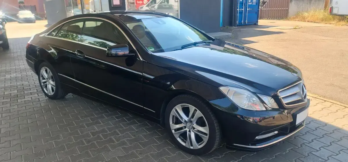 Gebraucht Mercedes E220 170 PS (125 kW) 2012 Schwarz Coupé