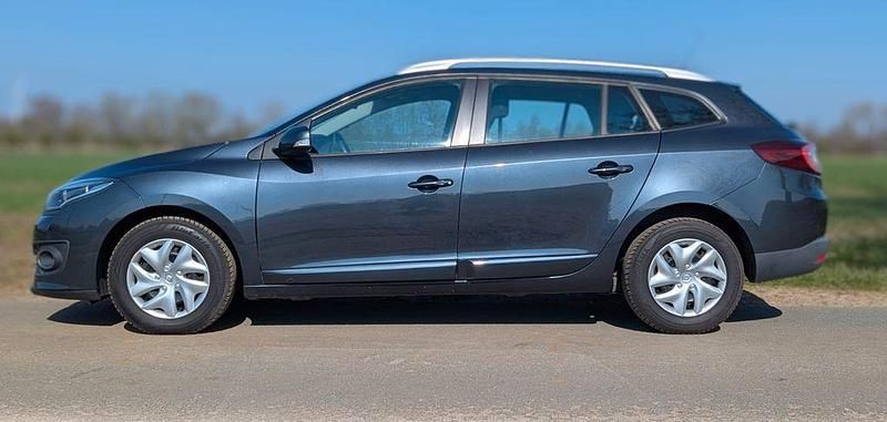 Gebraucht Renault Mégane III 116 PS (85 kW) 2014 Grau Limousine