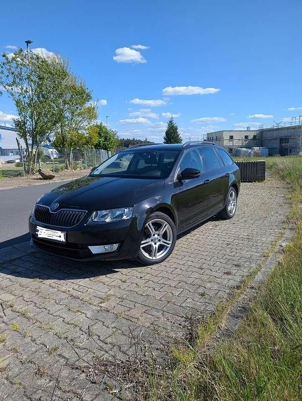 Gebraucht 2016 Skoda Octavia Solution Kombi | 11.500 € (Fairer Preis) - Bild 1/4