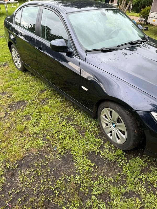 Gebraucht BMW 316 122 PS (89 kW) 2009 Blau Limousine