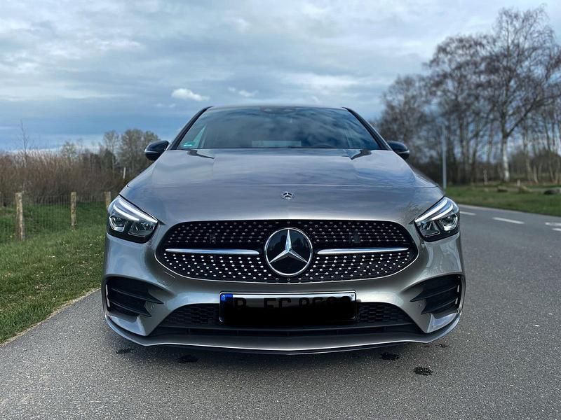 Usata Mercedes B220 Style 190 CV (139 kW) 2019 Argento Monovolume