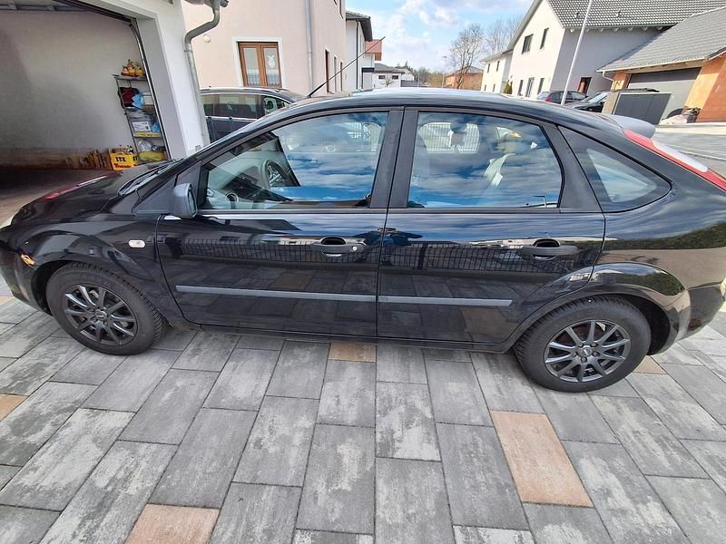 Gebraucht Ford Focus 101 PS (74 kW) 2006 Schwarz Limousine