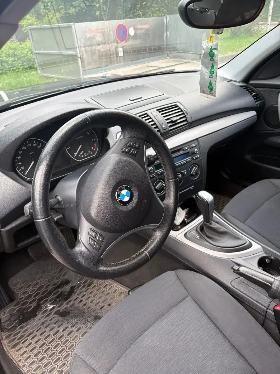 Gebraucht BMW 116 122 PS (89 kW) 2011 Schwarz Kleinwagen