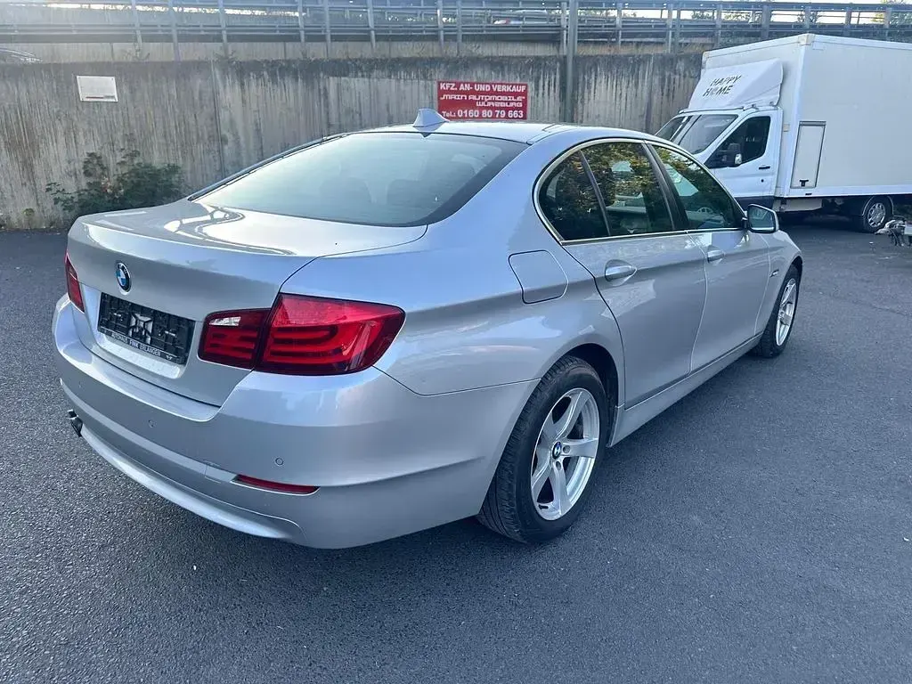 Gebraucht BMW 520 184 PS (135 kW) 2013 Silber Limousine