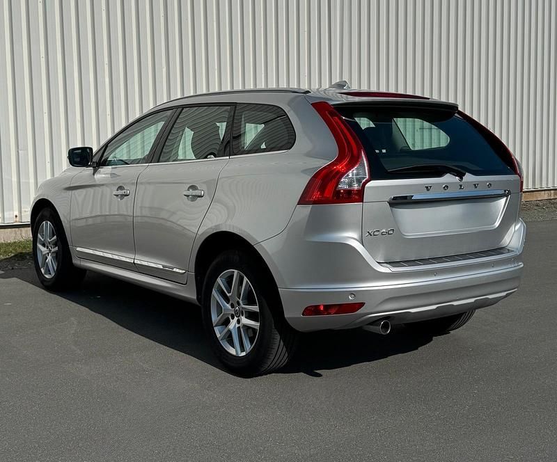 Gebraucht Volvo XC60 Summum 150 PS (110 kW) 2016 Silber SUV