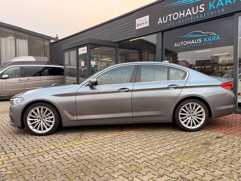 Gebraucht BMW 530 Performance 265 PS (194 kW) 2017 Blau Limousine