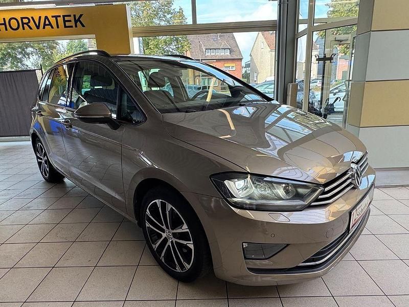 Second-hand VW Golf 150 CP (110 kW) 2016 Auriu SUV