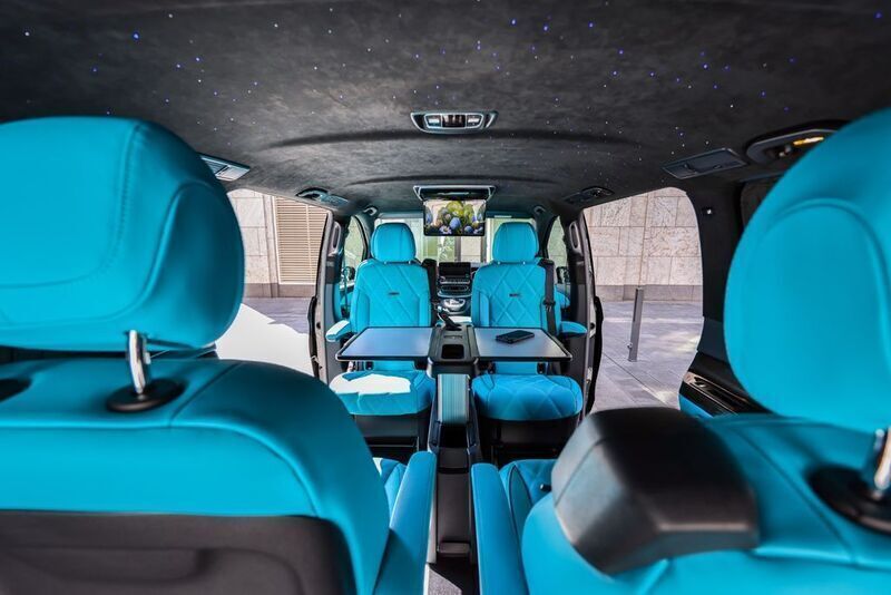 Schwarz Gebraucht 2022 Mercedes V300 Luxury Van / Kleinbus | 132.000 € - Bild 1/4