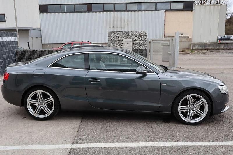 Second-hand Audi A5 Sport 211 CP (155 kW) 2012 Gri Coupe