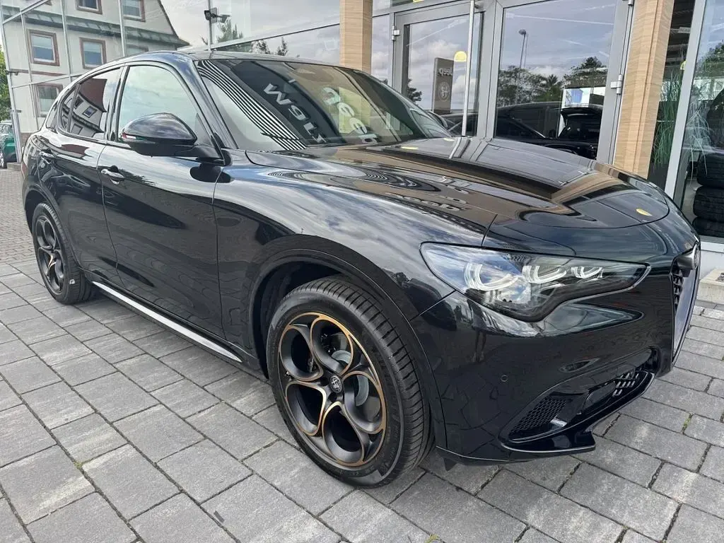 Gebraucht Alfa Romeo Stelvio 280 PS (205 kW) 2025 Nero vulcano SUV