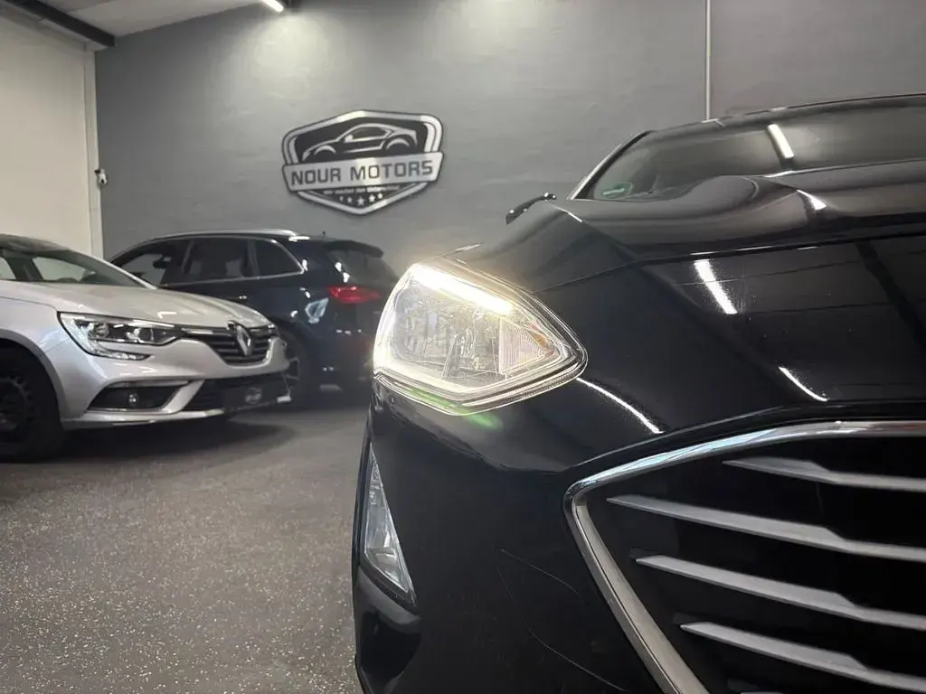 Gebraucht Ford Focus Cool & Connect 125 PS (91 kW) 2019 Schwarz Limousine