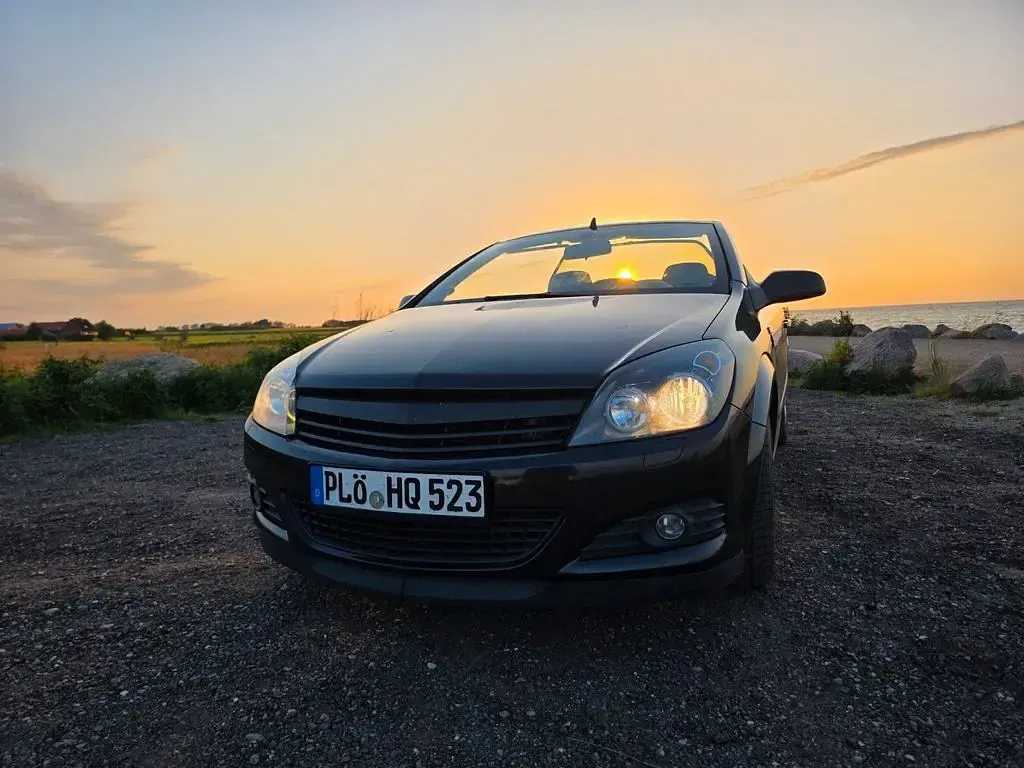 Gebraucht Opel Astra Cosmo 140 PS (102 kW) 2007 Schwarz Cabrio