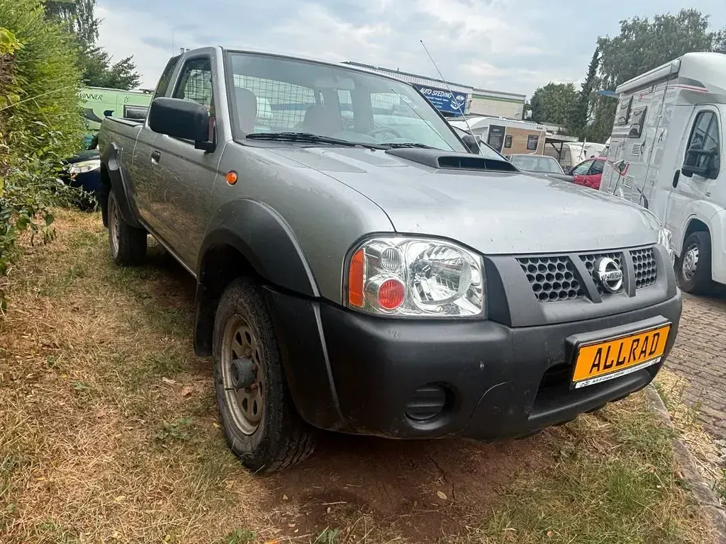 Gebraucht Nissan Navara 133 PS (97 kW) 2010 Silber Pickup
