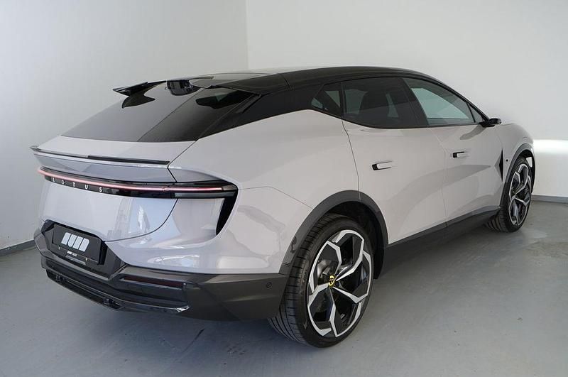 Neu Lotus Eletre 675 kW (918 PS) 2026 Grau SUV