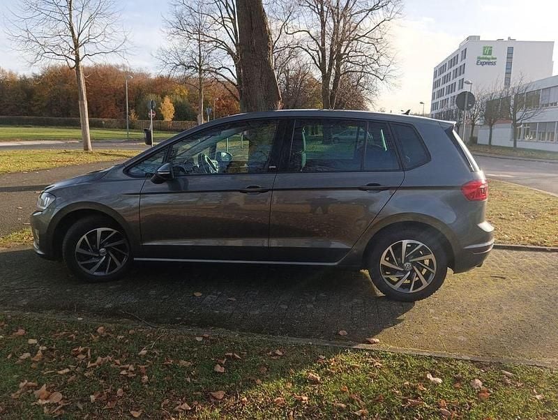 Gebraucht VW Golf Sportsvan Sound 116 PS (85 kW) 2017 Grau Van / Kleinbus