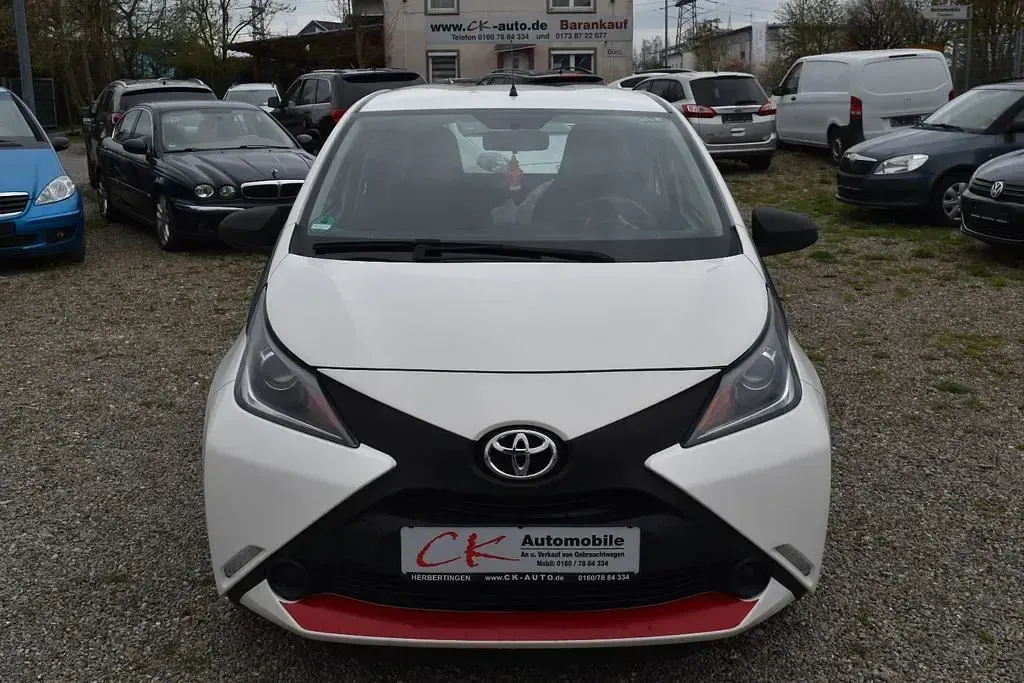 Gebraucht Toyota Aygo 69 PS (50 kW) 2017 Weiß Kleinwagen