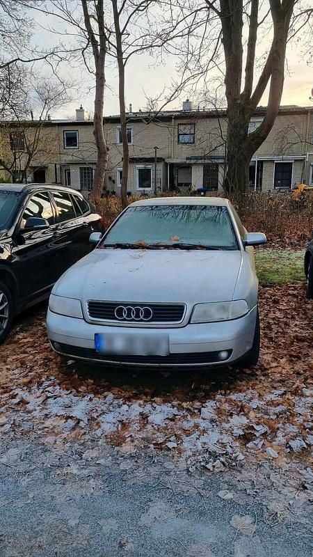 Silber Gebraucht 1999 Audi A4 Limousine | 1.100 € (Guter Preis) - Bild 1/4