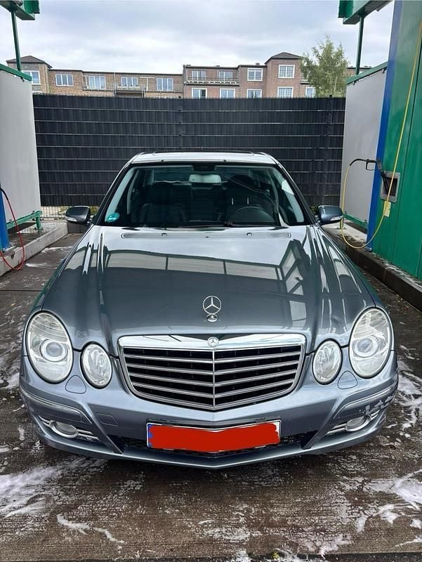 Grau Gebraucht 2007 Mercedes E200 Avantgarde Limousine | 5.500 € (Fairer Preis) - Bild 1/4