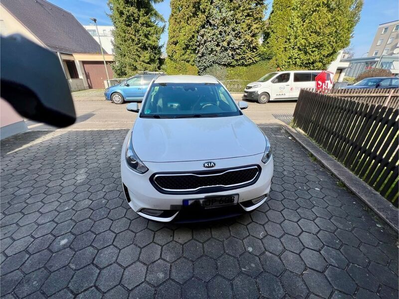 Weiß Gebraucht 2017 Kia Niro Spirit SUV | 12.600 € (Fairer Preis) - Bild 1/4
