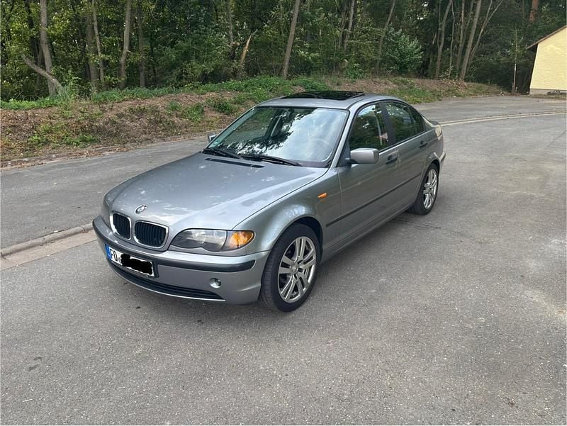Silber Gebraucht 2004 BMW 318 Limousine | 2.400 € (Guter Preis) - Bild 1/4