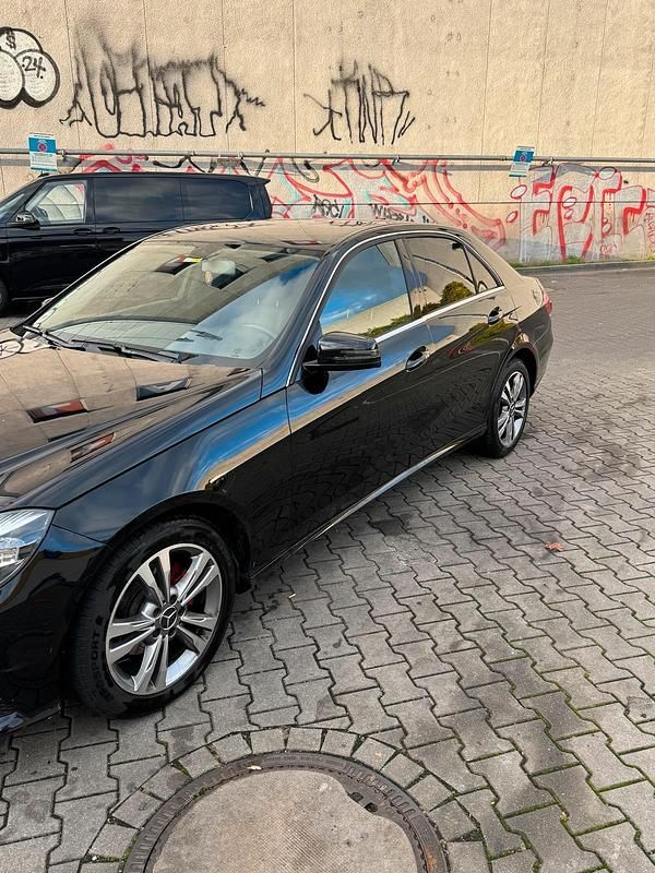 Gebraucht Mercedes E200 150 PS (110 kW) 2016 Schwarz Limousine