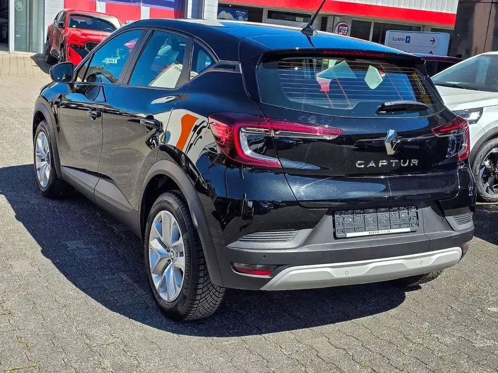 Używany Renault Captur Evolution 140 KM (102 kW) 2023 Czarny SUV