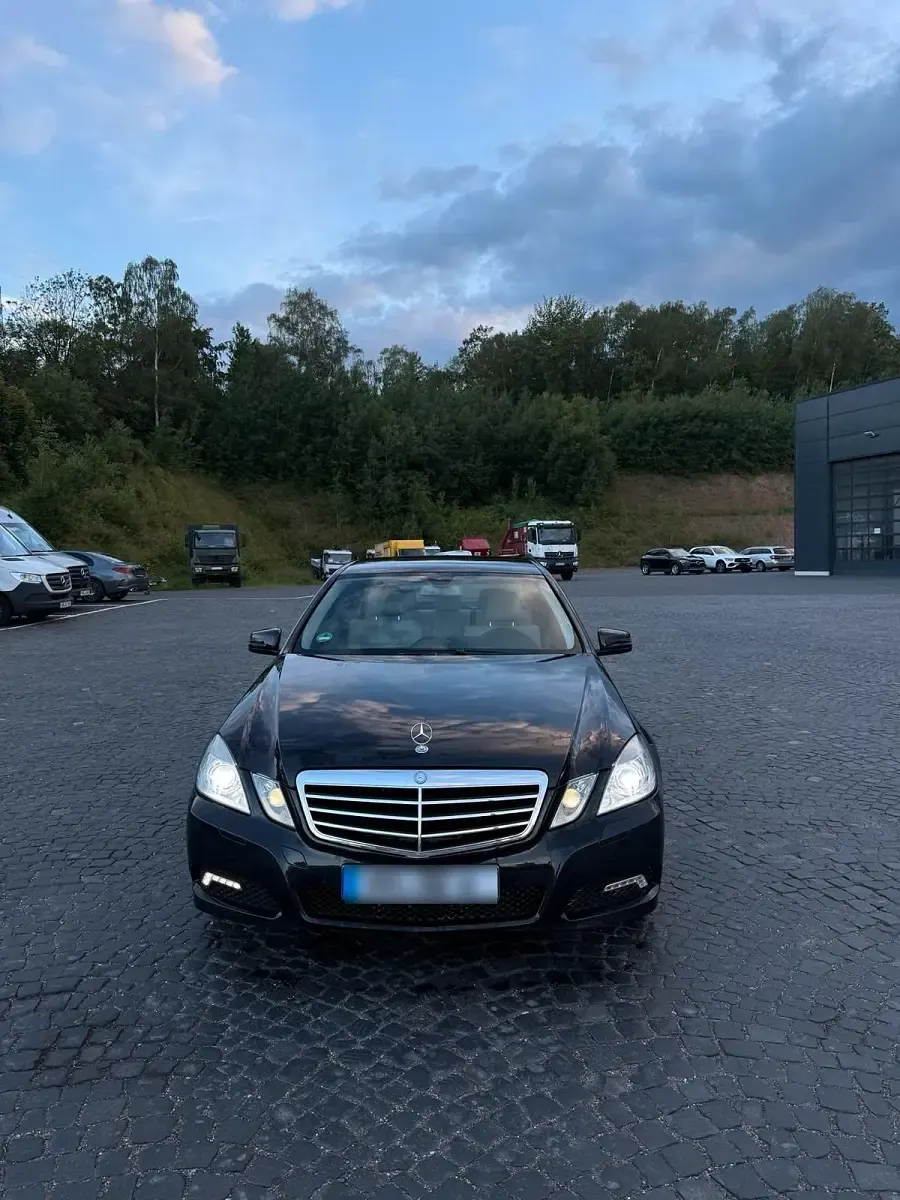 Gebraucht Mercedes E220 170 PS (125 kW) 2009 Schwarz Limousine