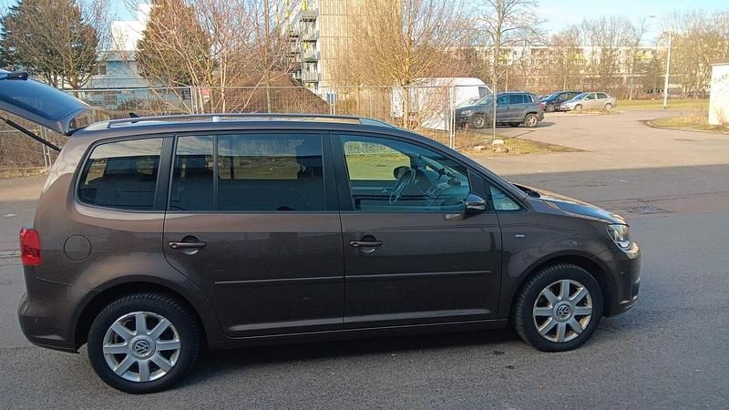 Gebraucht VW Touran 140 PS (102 kW) 2015 Braun Van / Kleinbus