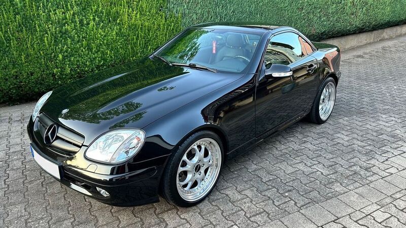 Schwarz Gebraucht 2002 Mercedes SLK320 Cabrio | 17.990 € - Bild 1/4