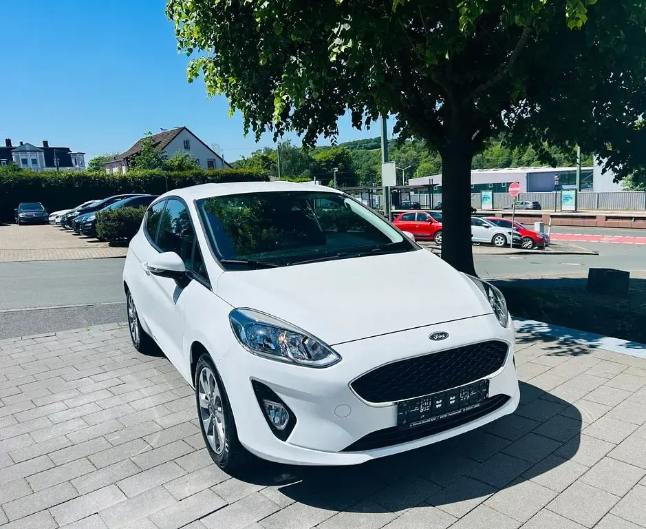 Gebraucht Ford Fiesta Cool & Connect 101 PS (74 kW) 2020 Weiß Kleinwagen