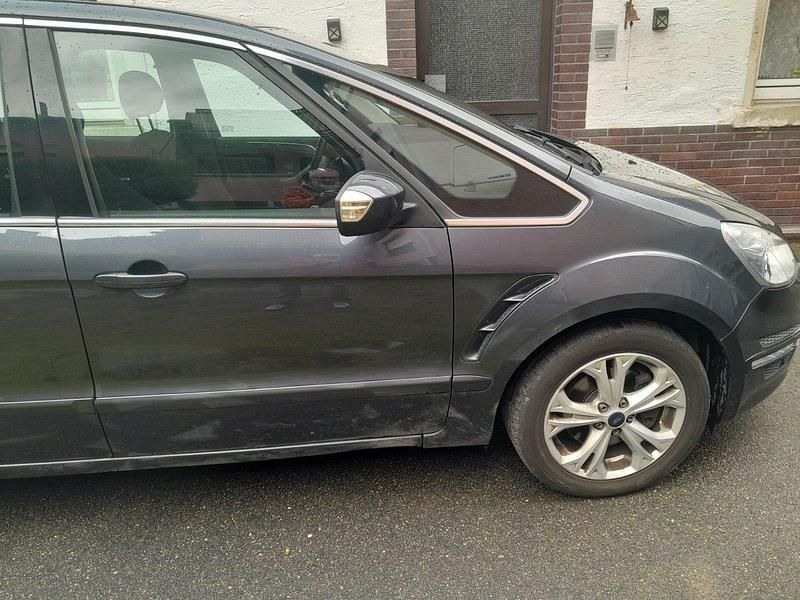 Gebraucht Ford S-MAX Titanium 140 PS (102 kW) 2011 Grau Van / Kleinbus