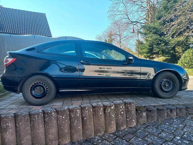 Gebraucht Mercedes C180 143 PS (105 kW) 2007 Schwarz Coupé