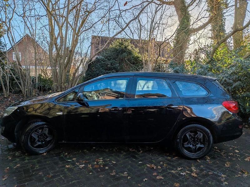 Gebraucht Opel Astra 140 PS (102 kW) 2011 Schwarz Kombi