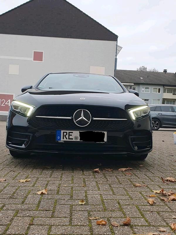 Schwarz Gebraucht 2020 Mercedes 180 AMG Limousine | 24.000 € - Bild 1/4