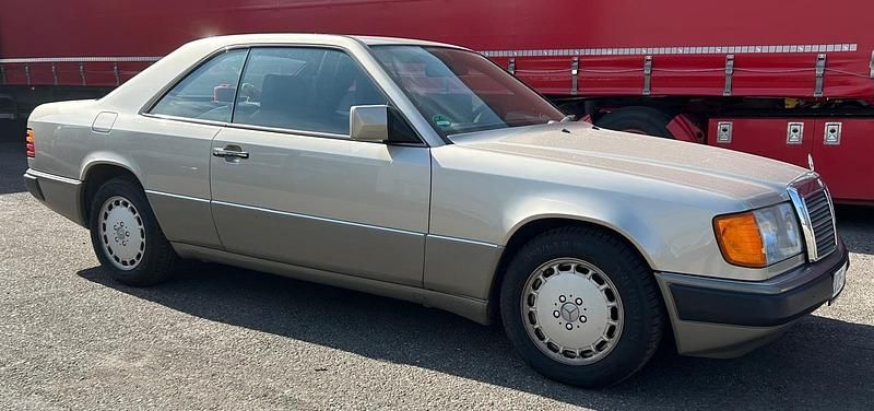 Gebraucht 1990 Mercedes 230 Coupé | 10.950 € - Bild 1/4
