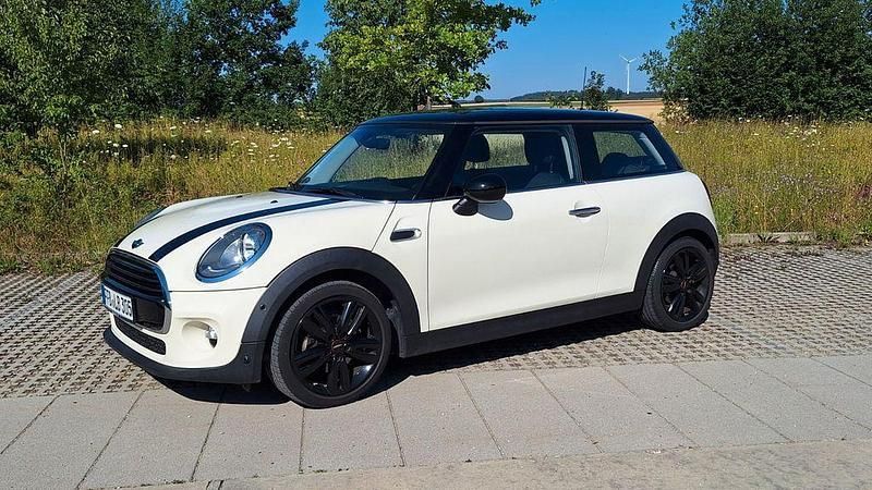 Weiß Gebraucht 2016 Mini Cooper Kleinwagen | 11.800 € (Fairer Preis) - Bild 1/4
