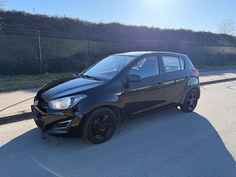 Gebraucht Hyundai i20 Edition 86 PS (63 kW) 2014 Schwarz Kleinwagen
