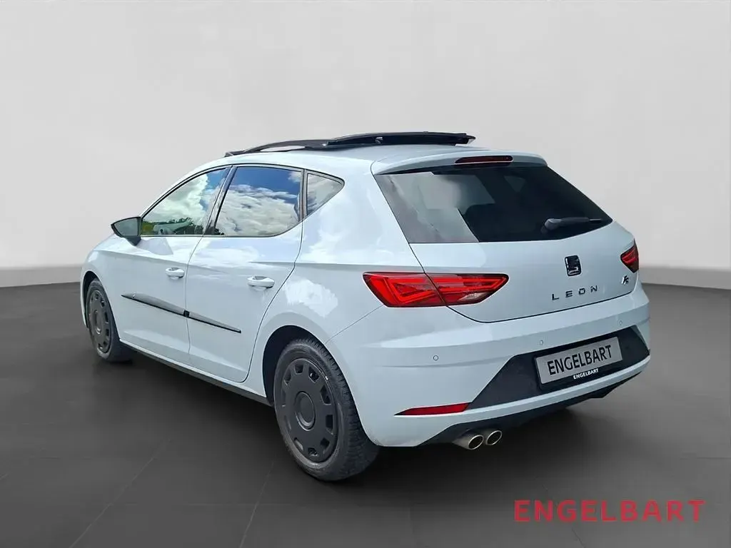 Używany Seat Leon FR 150 KM (110 kW) 2020 Szary Sedan/Limuzyna