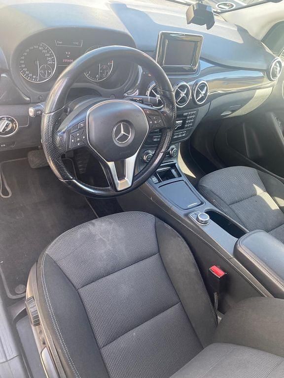 Gebraucht Mercedes B200 136 PS (100 kW) 2012 Weiß Kleinwagen