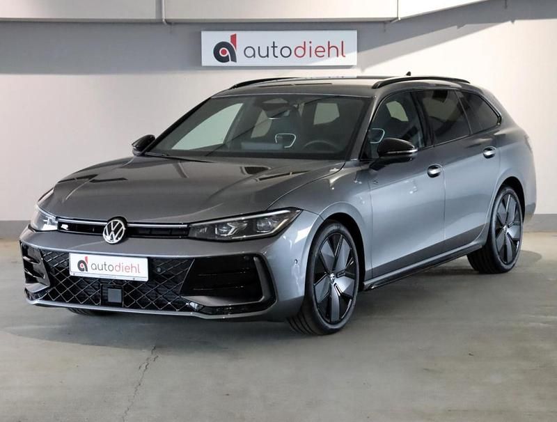 Gebraucht VW Passat R-line 150 PS (110 kW) 2025 Grau Kombi