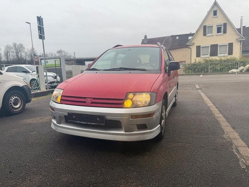 Rot Gebraucht 2000 Mitsubishi Space Runner Van / Kleinbus | 1.999 € - Bild 1/4