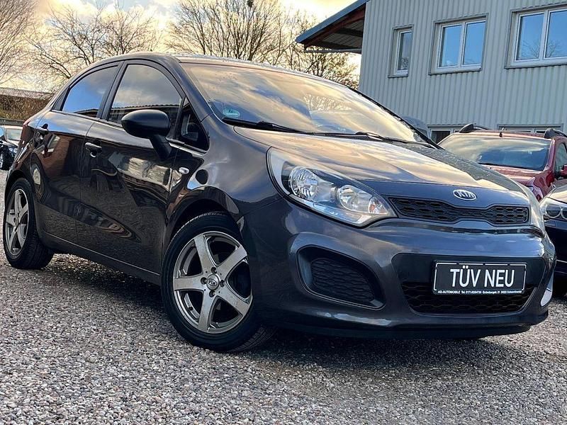 Gebraucht Kia Rio Attract 86 PS (63 kW) 2013 Grau Limousine