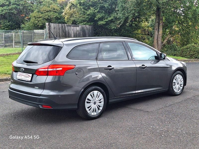 Gebraucht Ford Focus Business Edition 125 PS (91 kW) 2016 Grau Kombi