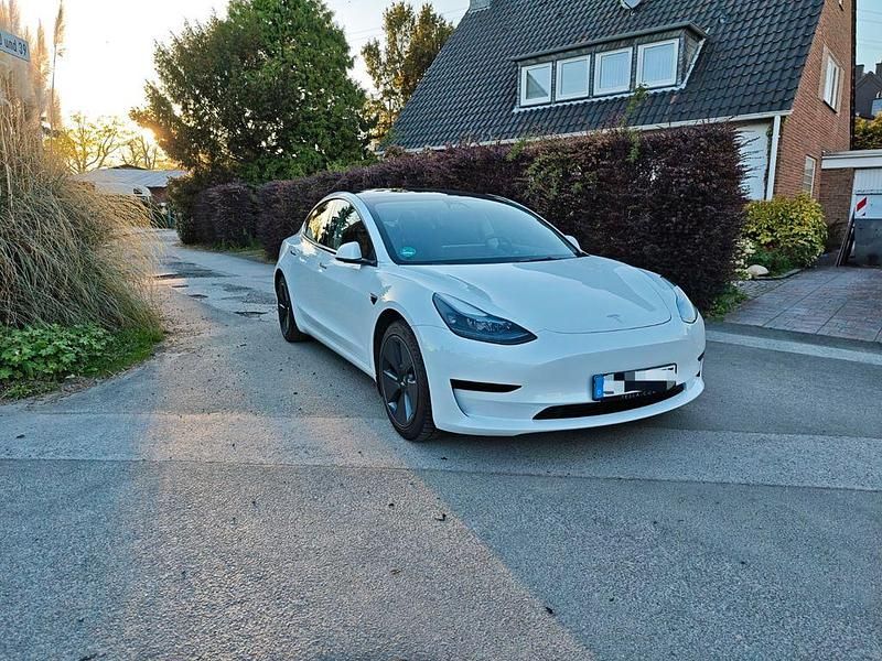Gebraucht Tesla Model 3 RWD 208 kW (283 PS) 2022 Weiß Limousine